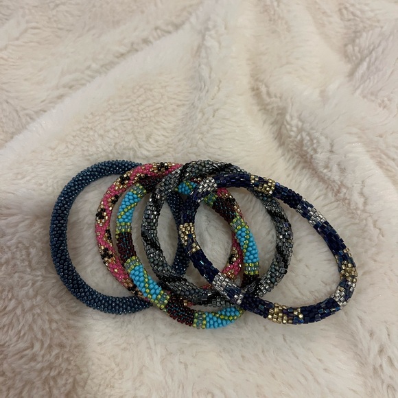 Assorted bracelets - Picture 2 of 2